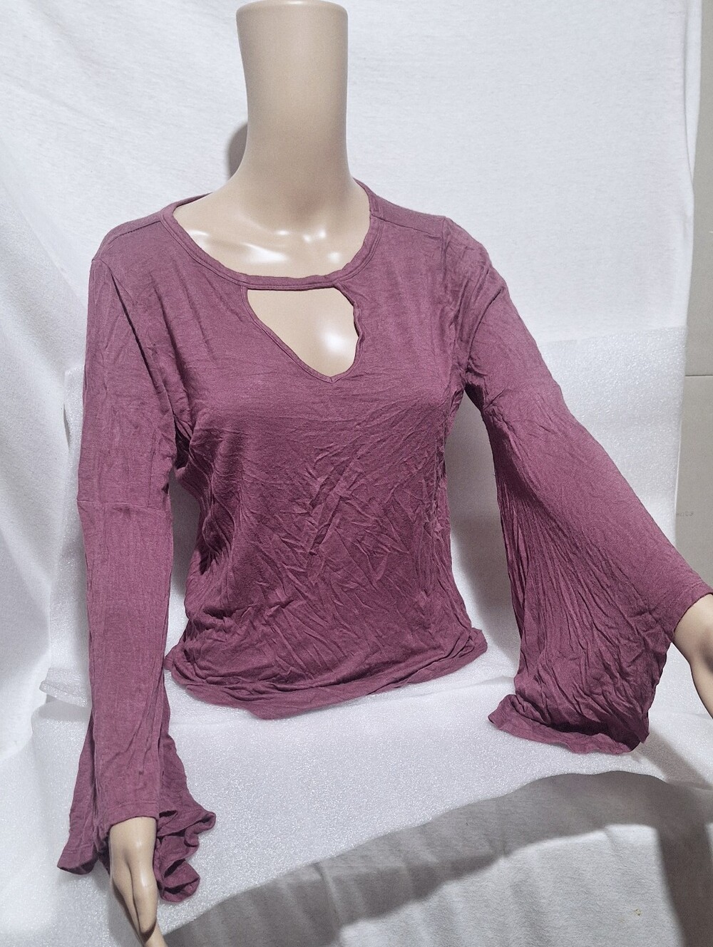 Women’s Cutout Bell Sleeve Top - Dusty Mauve